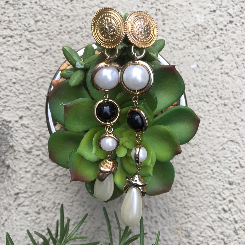Black gold pearl medallion earrings long Aztec - Picture 2 of 4